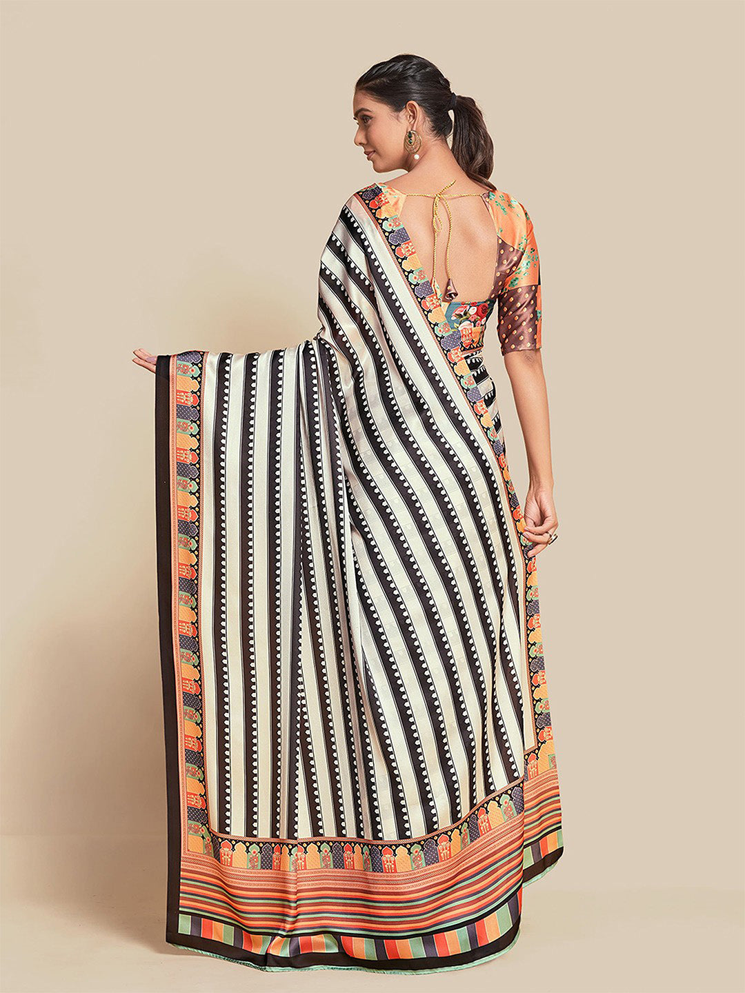 Black & White Moss Crepe Saree With Blouse Piece