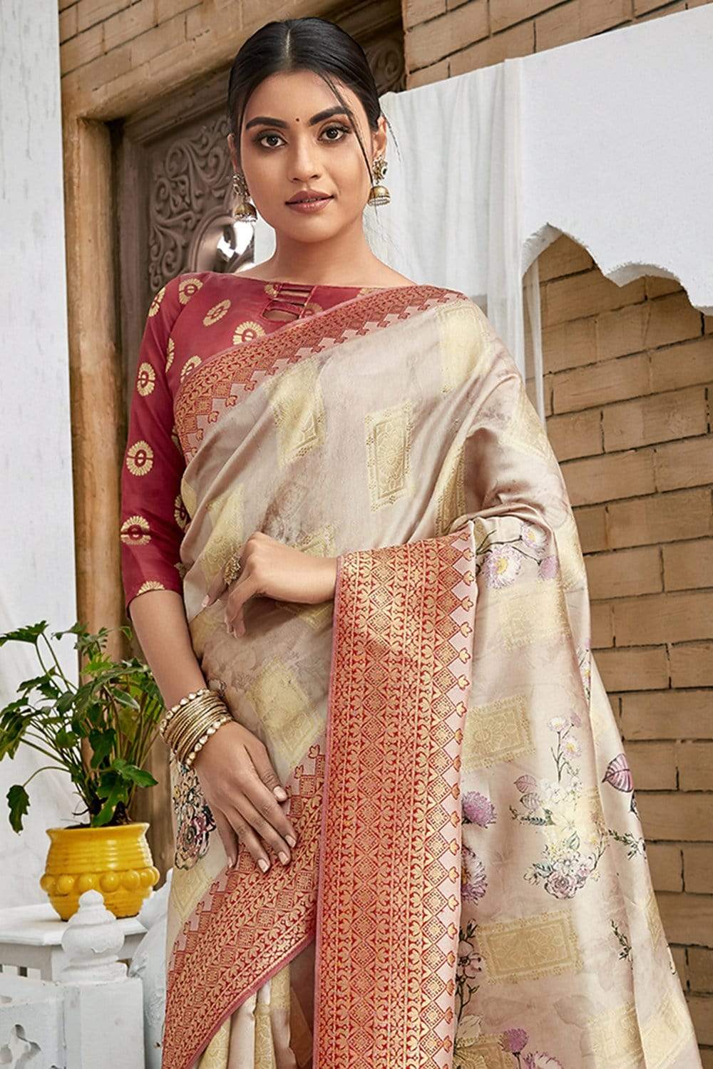 Banarasi Saree Beige Zari Woven Banarasi Saree saree online