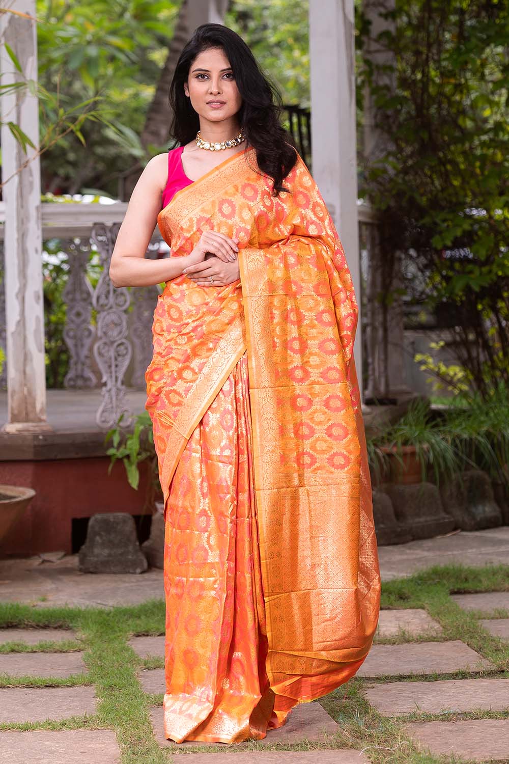 Women''S Woven Aura Banarasi Silk Blend Plain Solid Golden Zari Border Saree  With Blouse Piece at Rs 539/piece in Surat