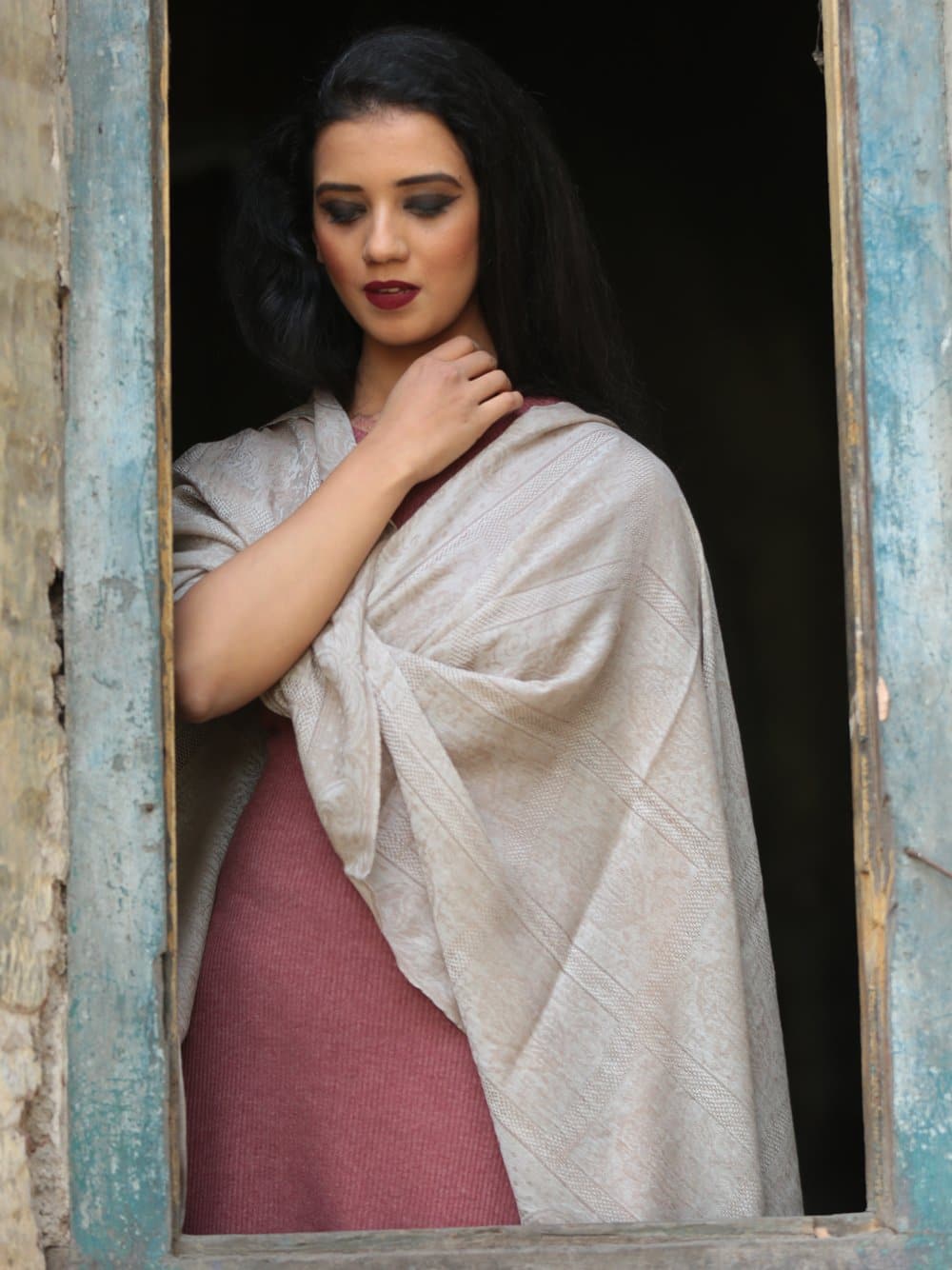 Beige premium pashmina stole - Buy online on Karagiri - Free shipping to USA