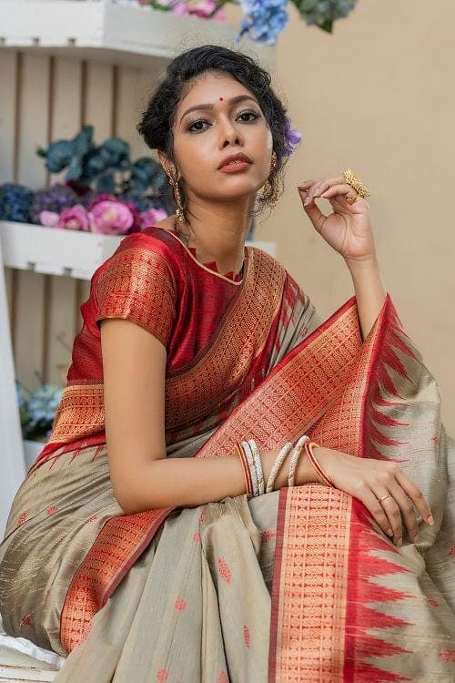 Buy Latest Red Banarasi Saree For Wedding Online | Me99