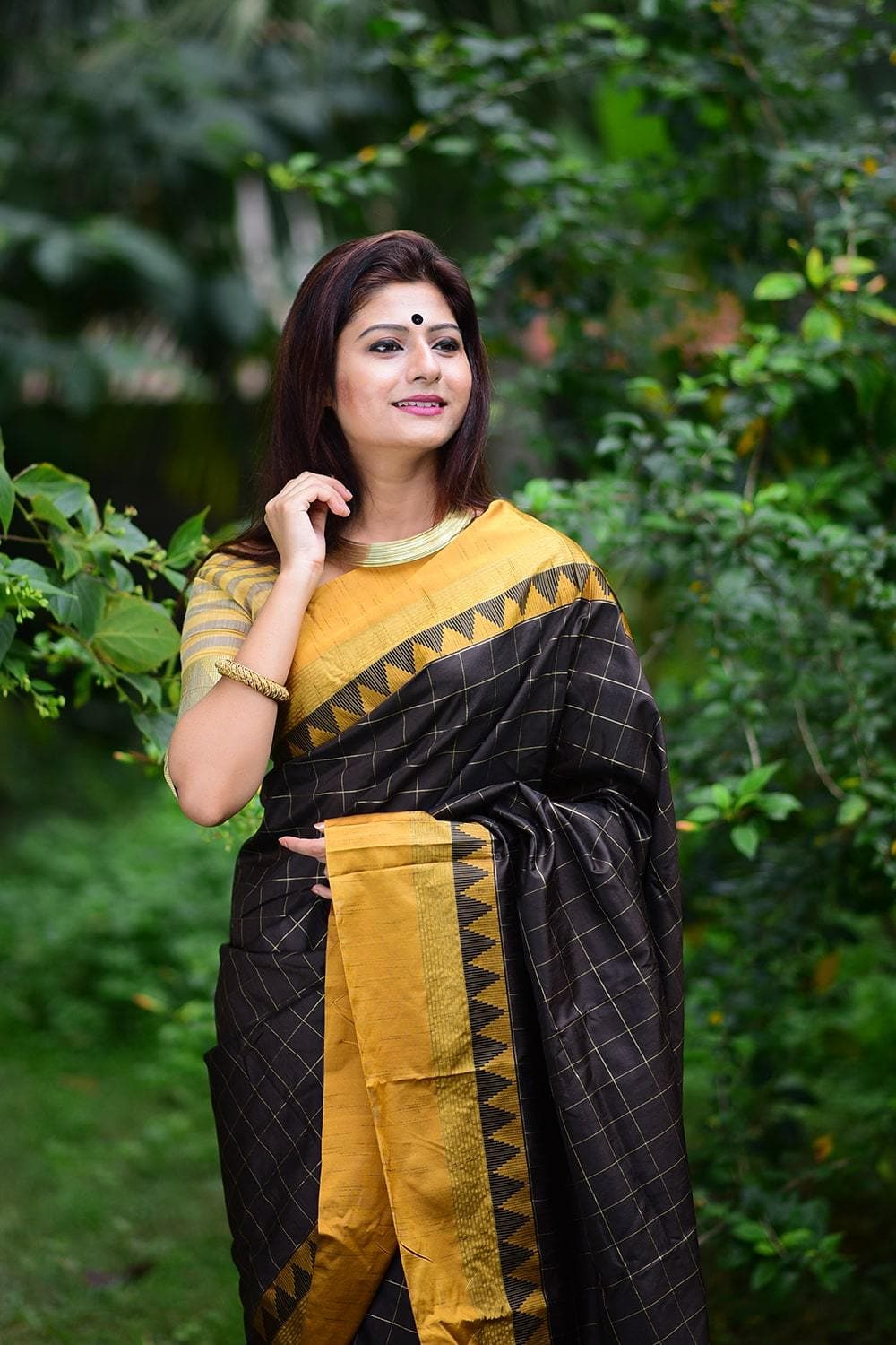 Buy the elegant black banarasi raw silk saree online on Karagiri | BUY NOW  – Karagiri Global