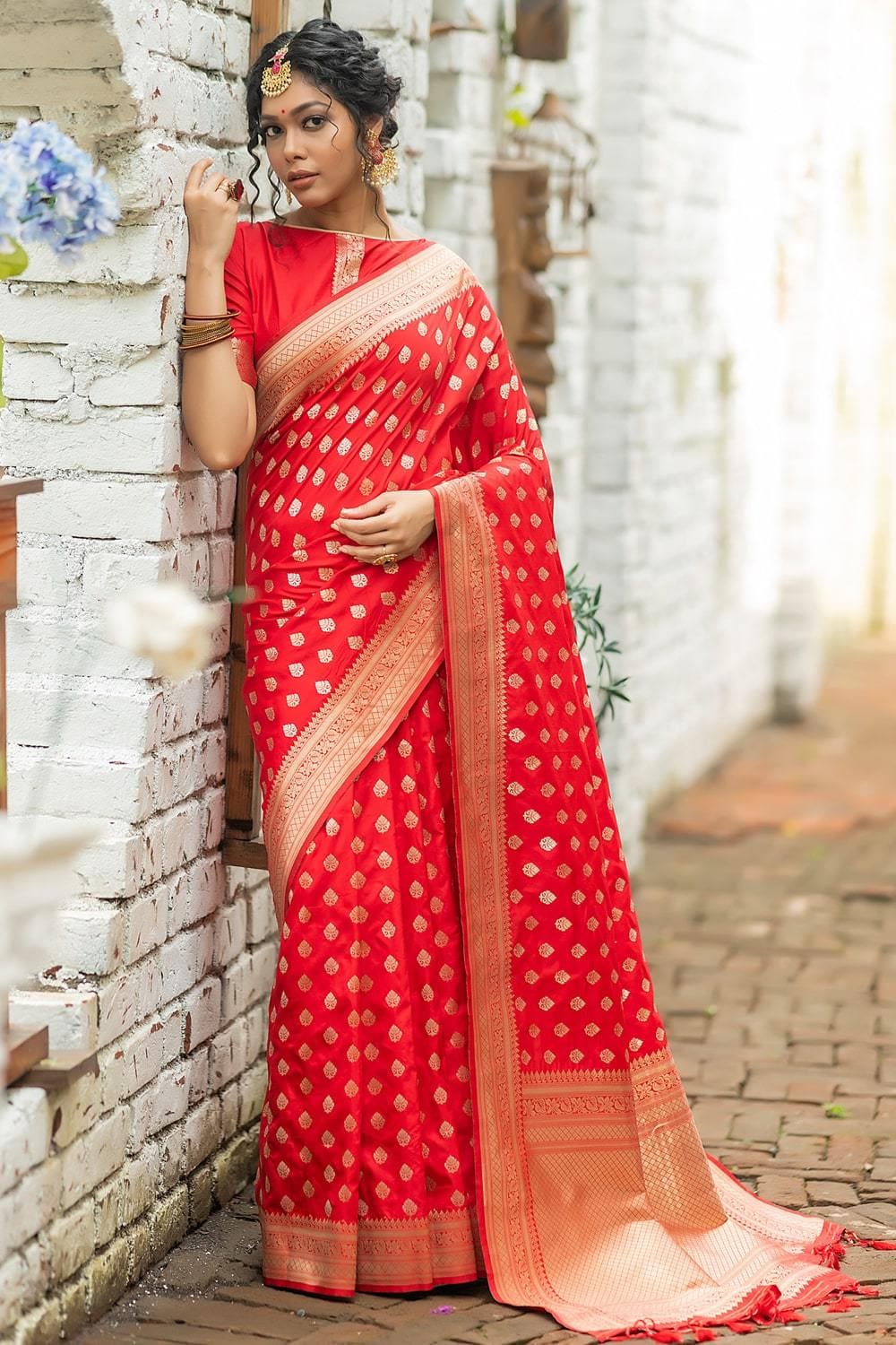 Pure Banarasi Silk Red Color Saree With Golden Kashidakaari | Stylish sarees,  Saree designs, Banarsi saree