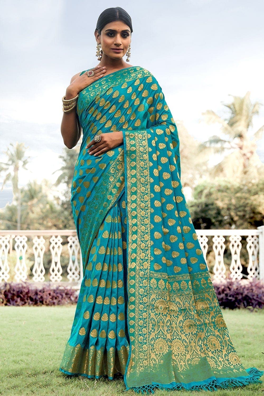 Refreshing Women's Black And Sky Blue Colour Pure Linen Saree With Blo