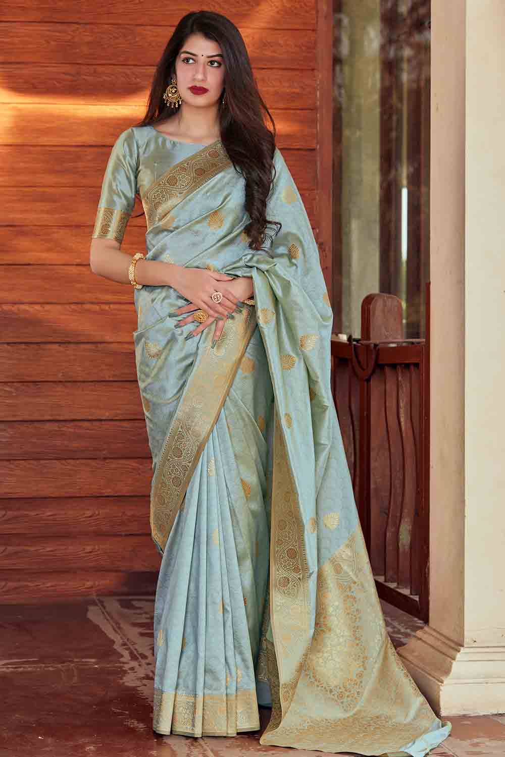 Tips To Create Cool Contemporary Looks With Simple Sarees!! • Keep Me  Stylish