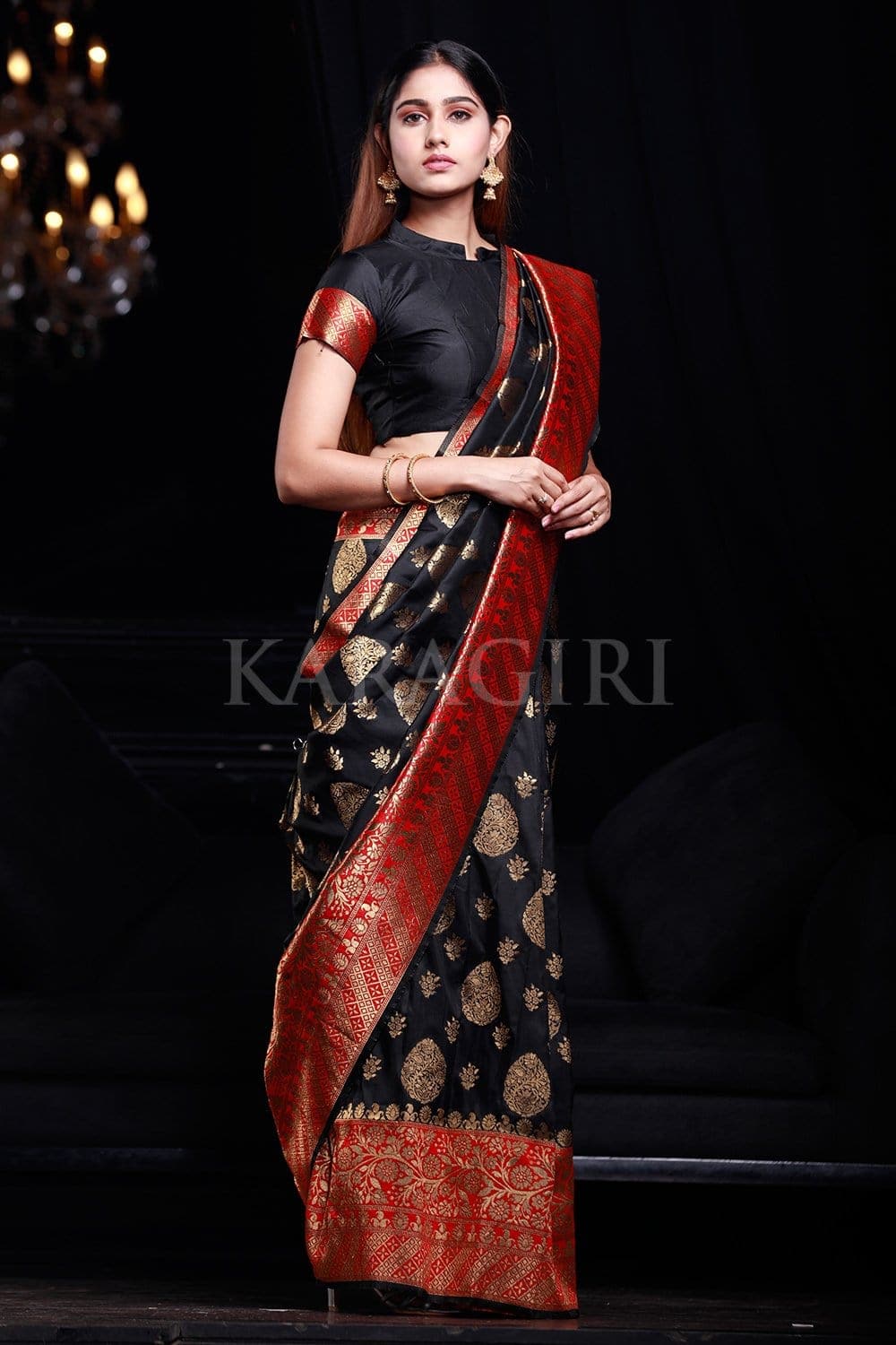 Buy House Of Pataudi Black & Gold Toned Floral Zari Silk Blend Banarasi  Saree - Sarees for Women 15954104 | Myntra