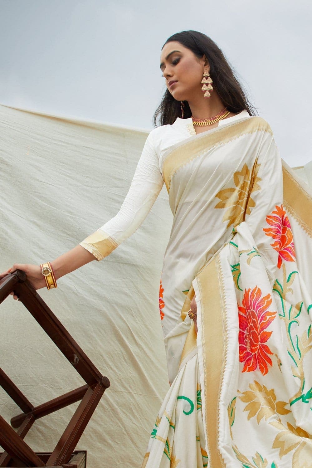 Buy Snow white banarasi saree online at best price - Karagiri