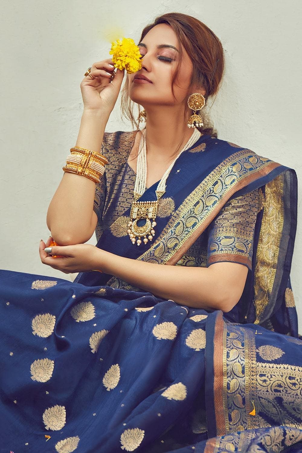 Sarees: Shop Designer Saree collections for Women's, Elegance Adorned with  Attractive Patterns Saris