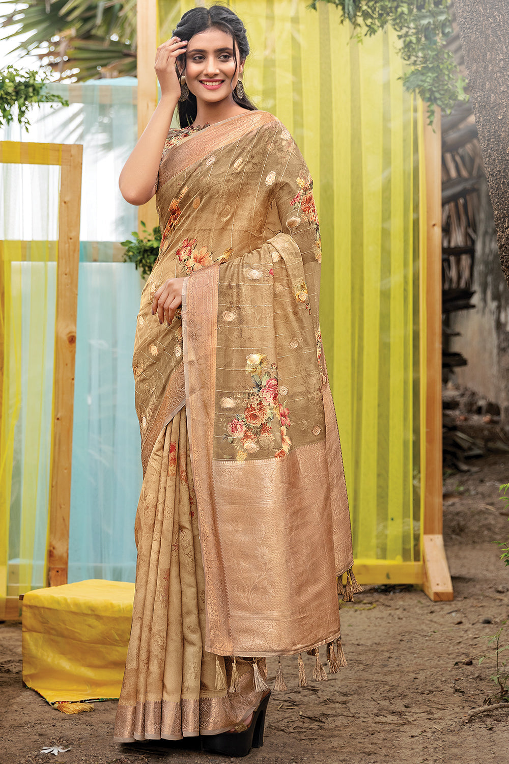 Buy shree hari saree Woven Banarasi Silk Blend Cream Sarees Online @ Best  Price In India | Flipkart.com