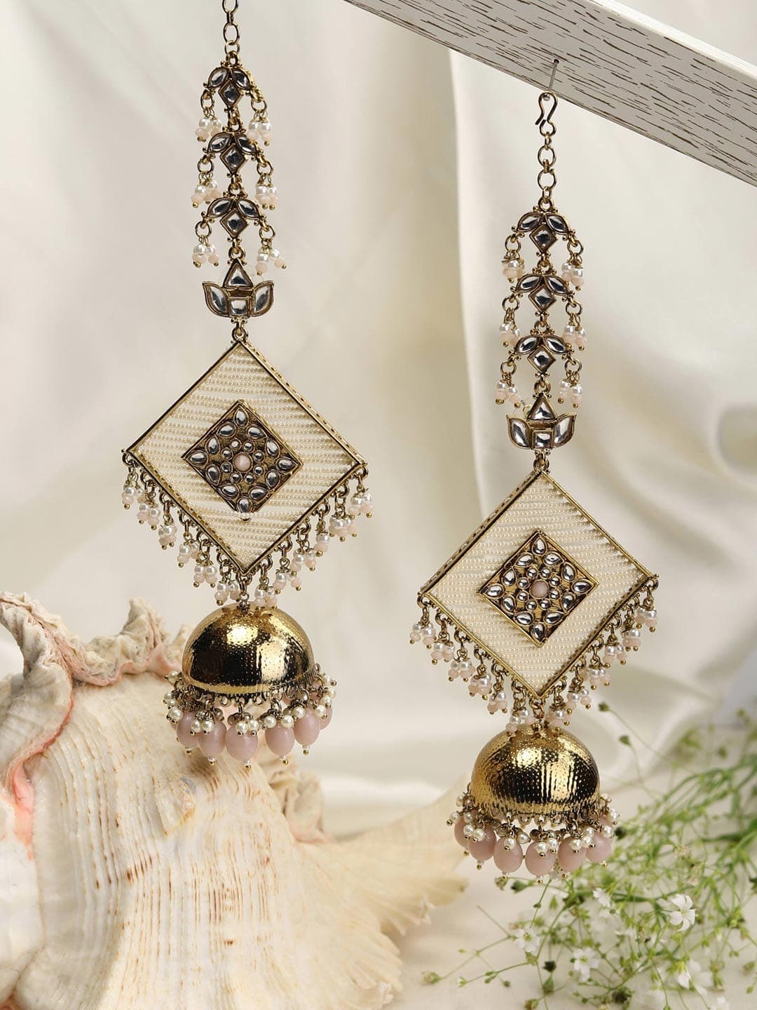 Kundan bottu haram and passa earrings - Indian Jewellery Designs | Designer saree  blouse patterns, Stylish sarees, Blouse designs