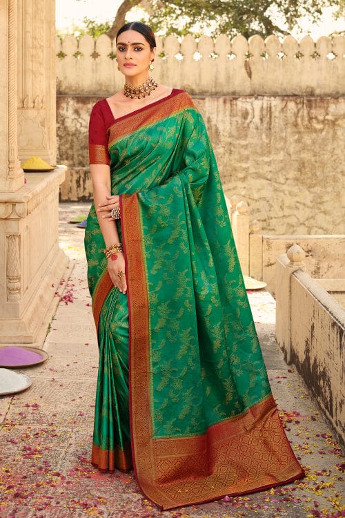 Sridevi Vijaykumar in a green kanjeevaram saree! | Parrot green saree, Saree  blouse designs latest, Green blouse designs