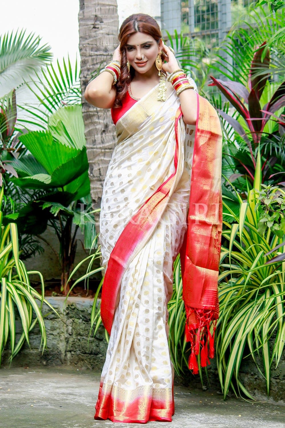 White Silk Weaving Kanjivaram Saree – Leemboodi