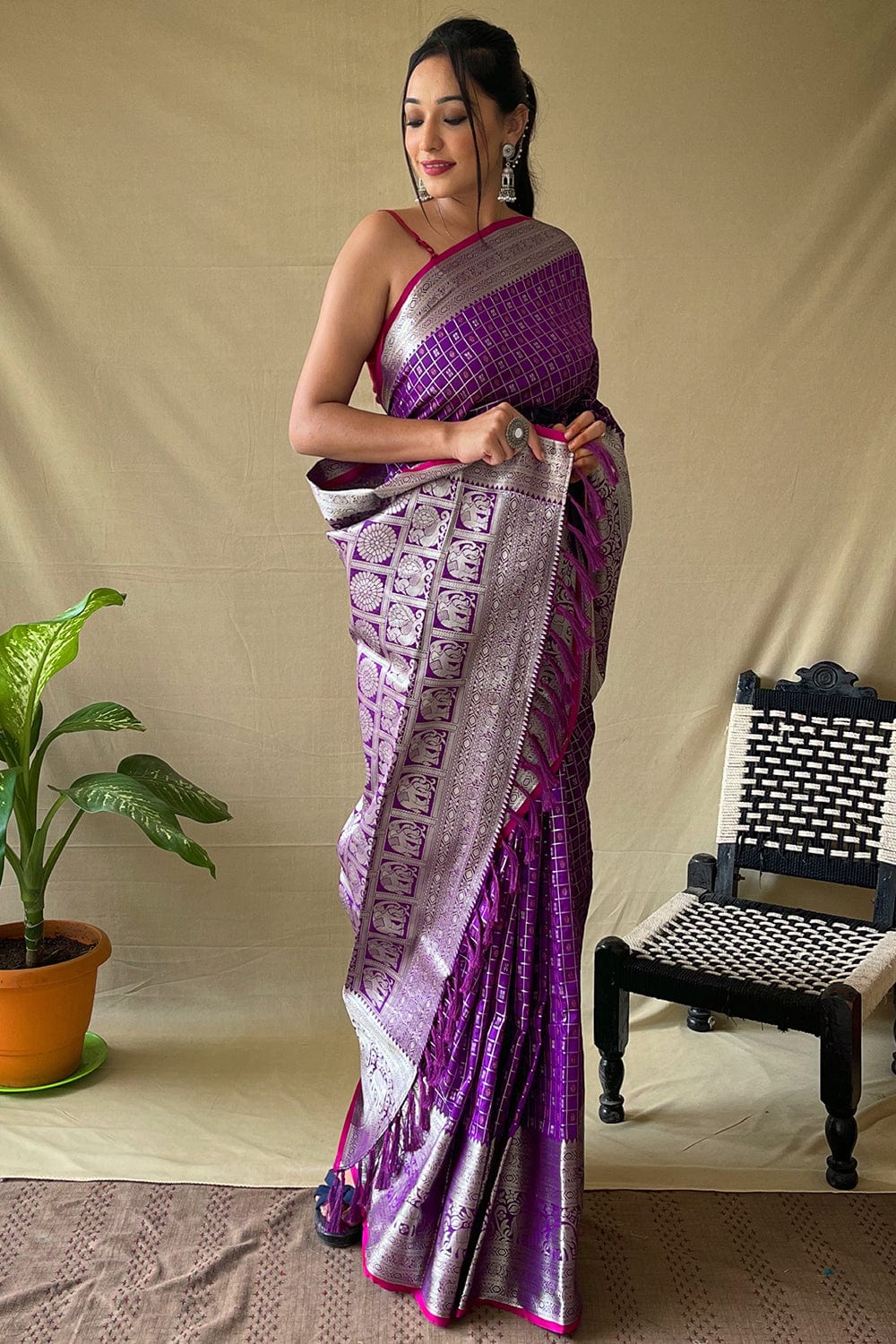 Buy Plum Purple Saree In Satin Blend With Stone Work In Floral Pattern On  The Border Online - Kalki Fashion