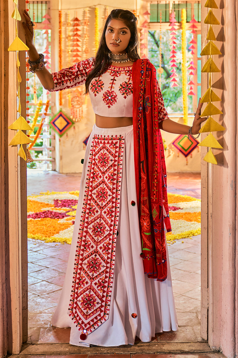 Pakistani Wedding Wear - Red Lehenga - Off White Dupatta Blouse | Indian  bridal outfits, Asian bridal dresses, Womens trendy dresses
