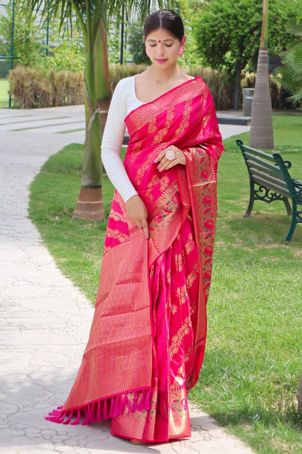 pink leheriya saree