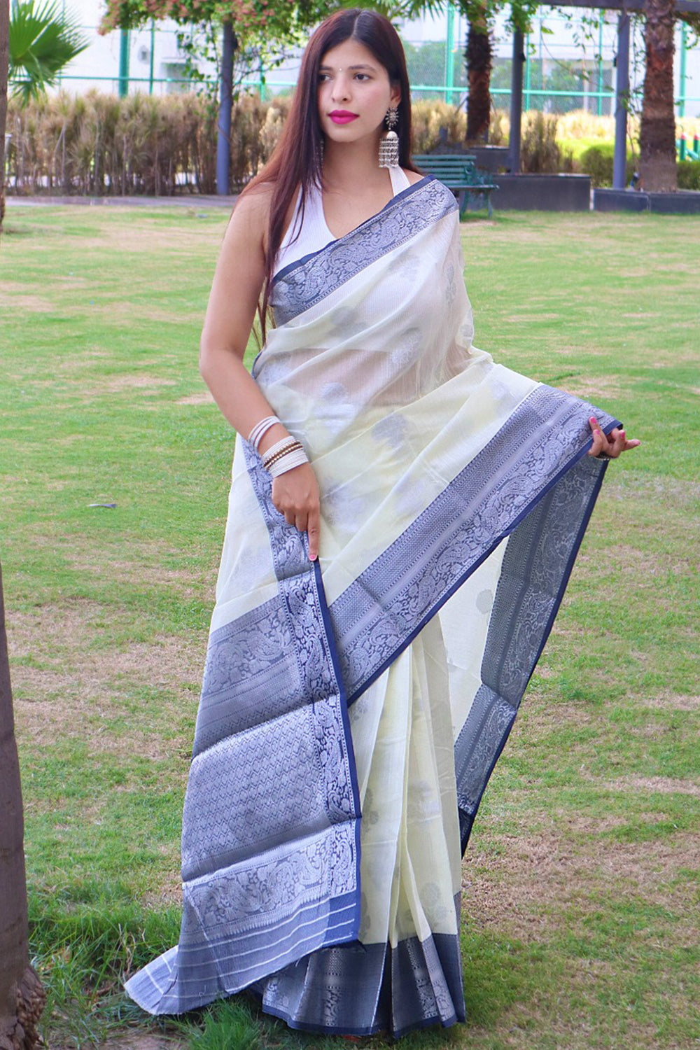 Pearl White Zari Woven Pure Handloom Linen Saree – zarikaariindia.com