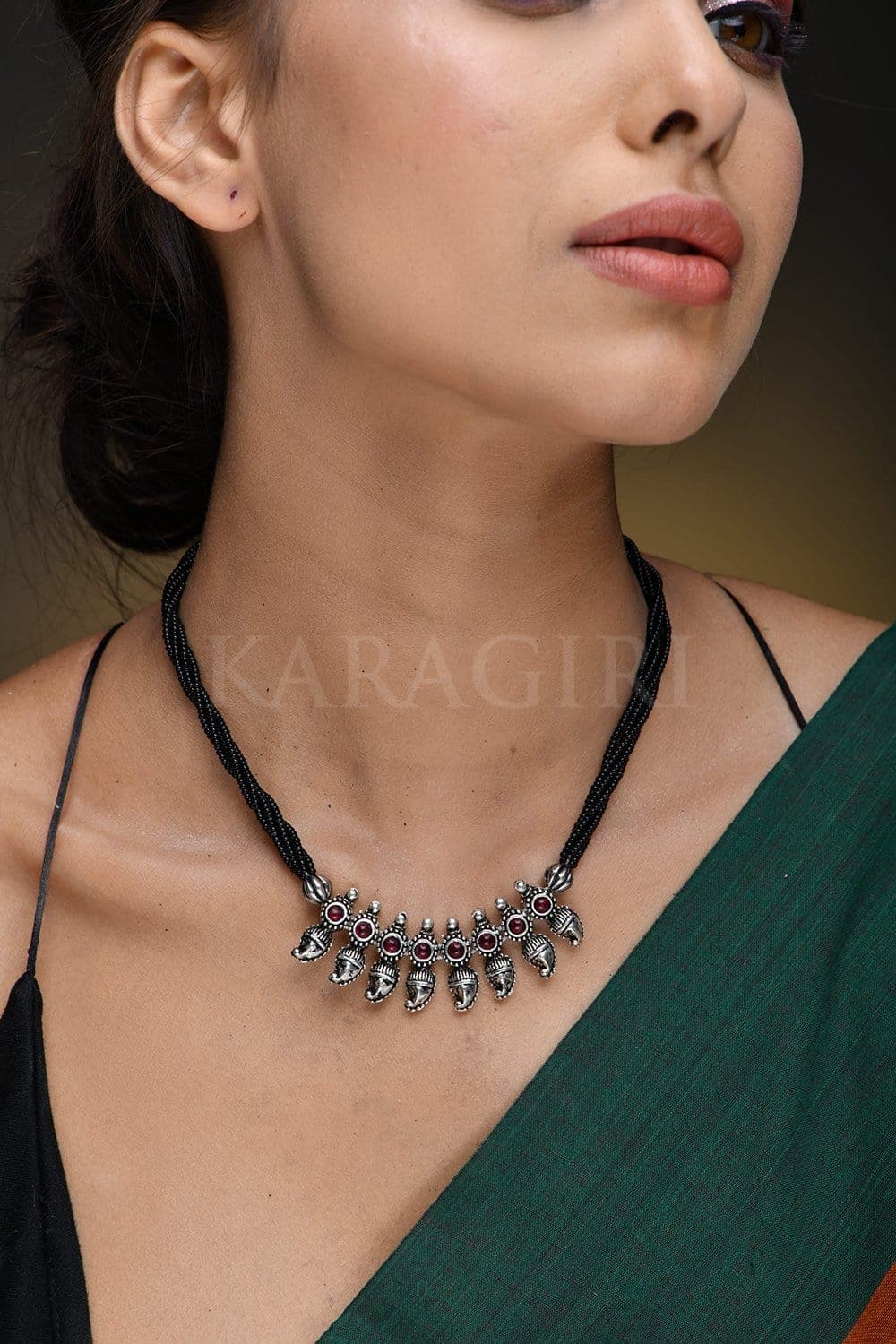 Silver BRASS Artificial Stone Necklace Set at Rs 499/piece in Surat | ID:  2853001975873