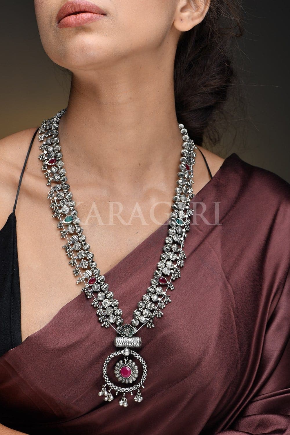 Long neck chain hot sale for saree