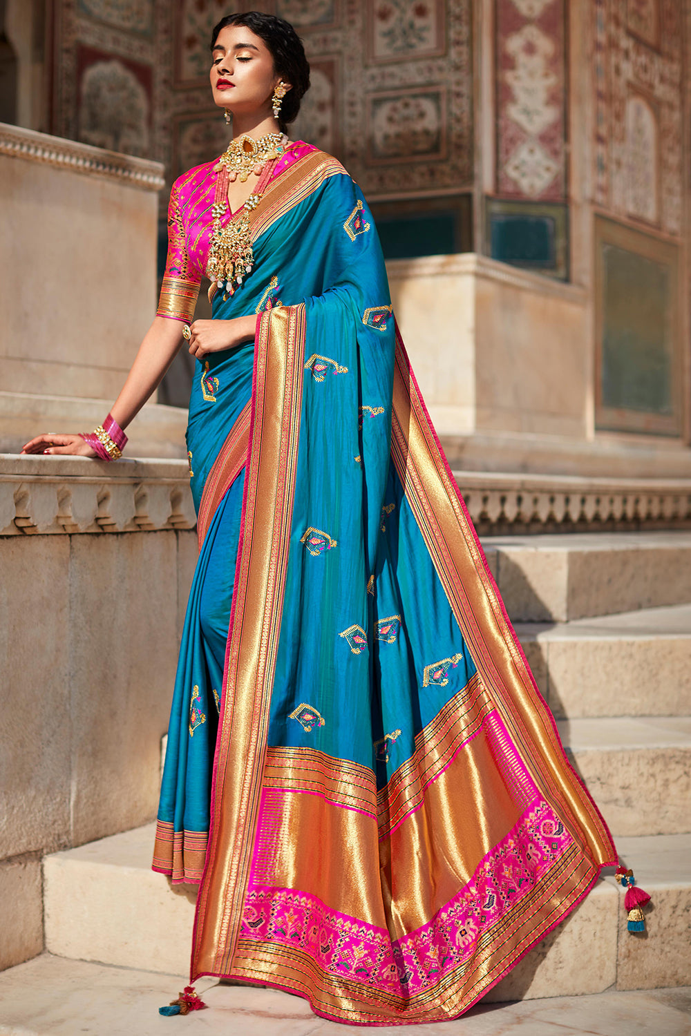 blue paithani saree