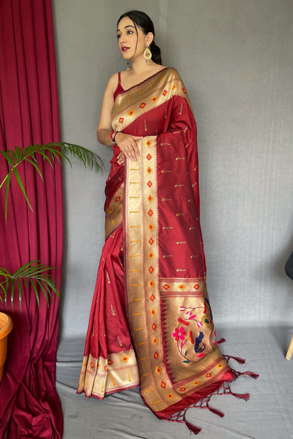 maroon paithani saree