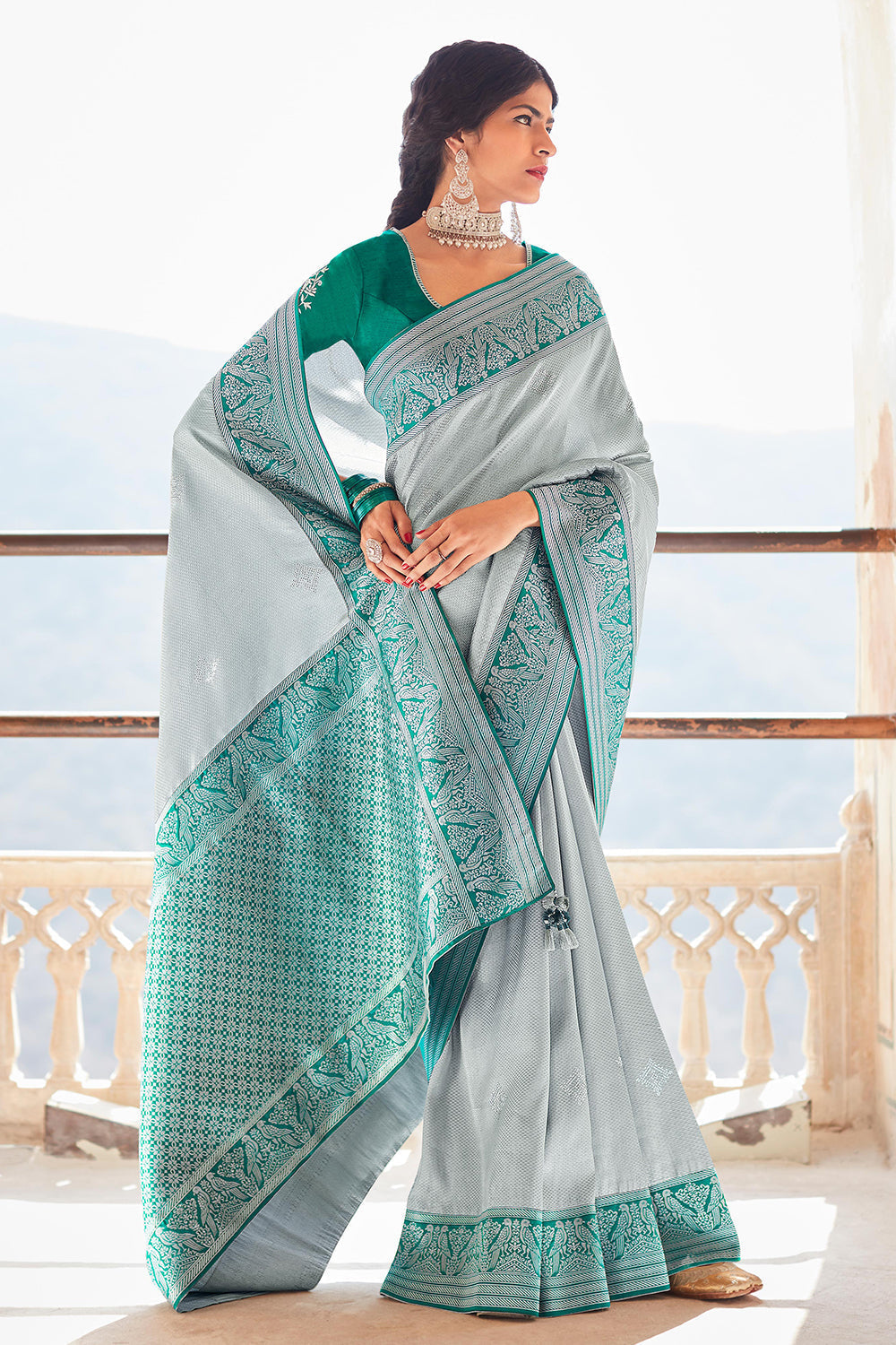 grey paithani saree