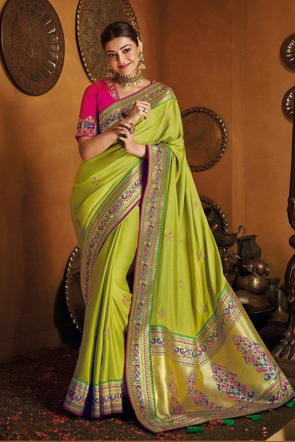 Parrot Green Paithani Silk Saree With Golden Zari Woven Border at Rs  3530.00 | पठानी साड़ी - Bhakti Silk Mills, Surat | ID: 2850493983391