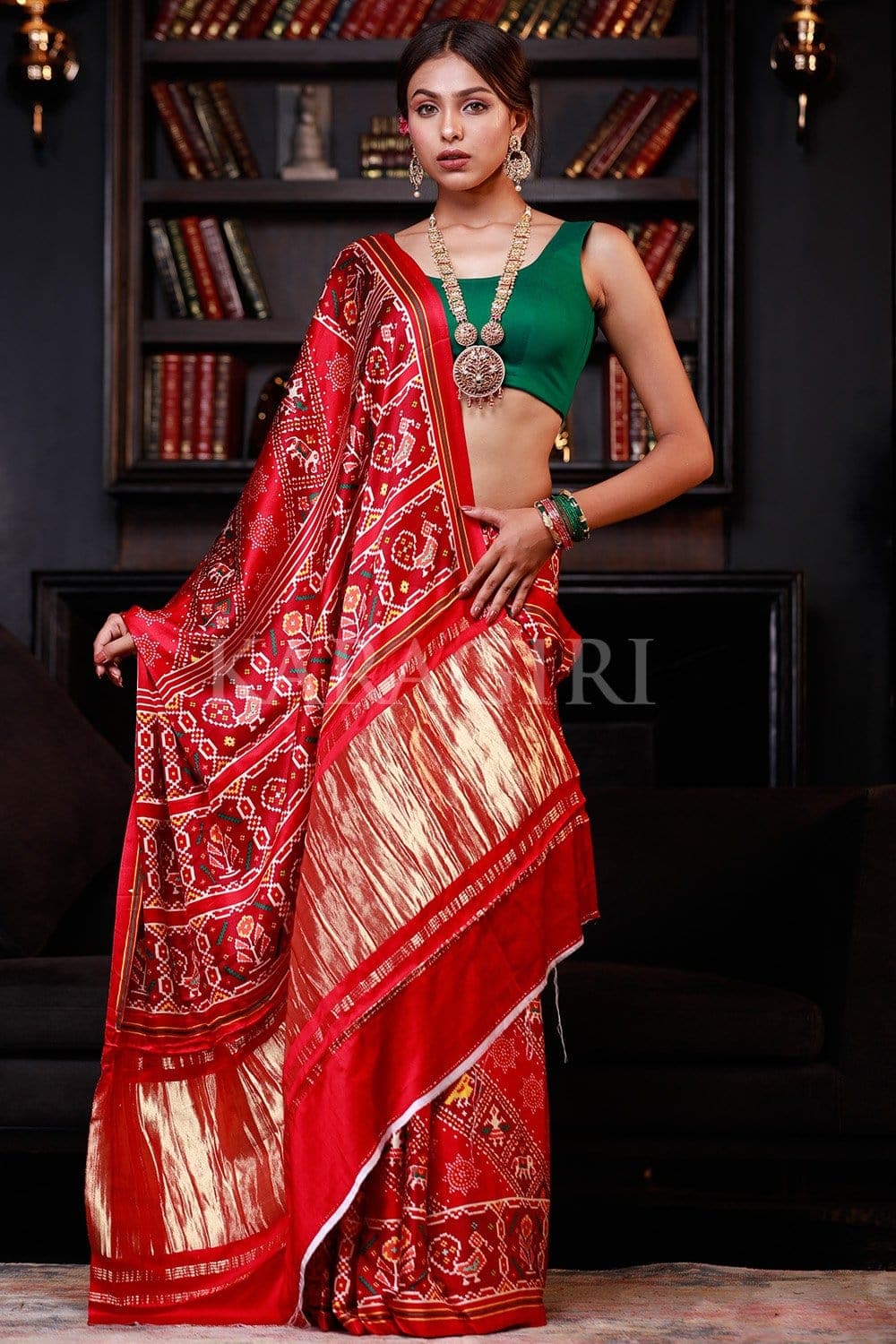 Buy Latest Patola Sarees Online | Salwari