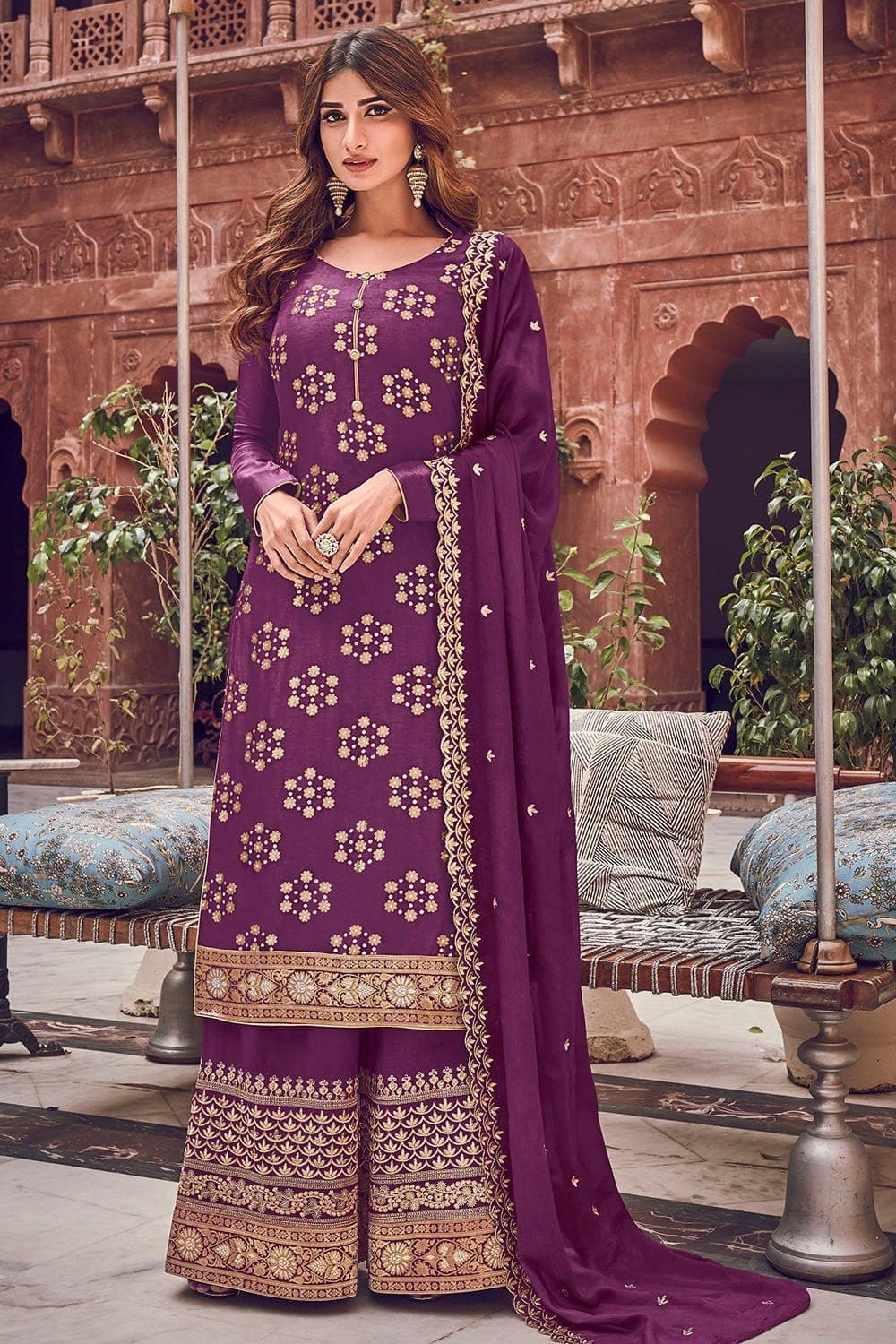 Karwa Chauth 2023: मात्र 500 रुपये से भी कम में मिल जाएंगे सूट के ये खास  डिजाइंस, करवाचौथ के लिए करें ट्राई | karwa chauth 2023 suit designs under  500 rupees | HerZindagi