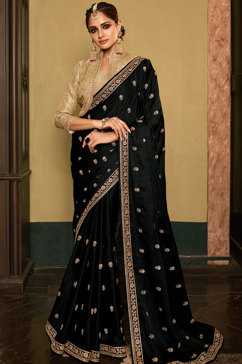 Buy Black Queen Saree Online - Uttariya