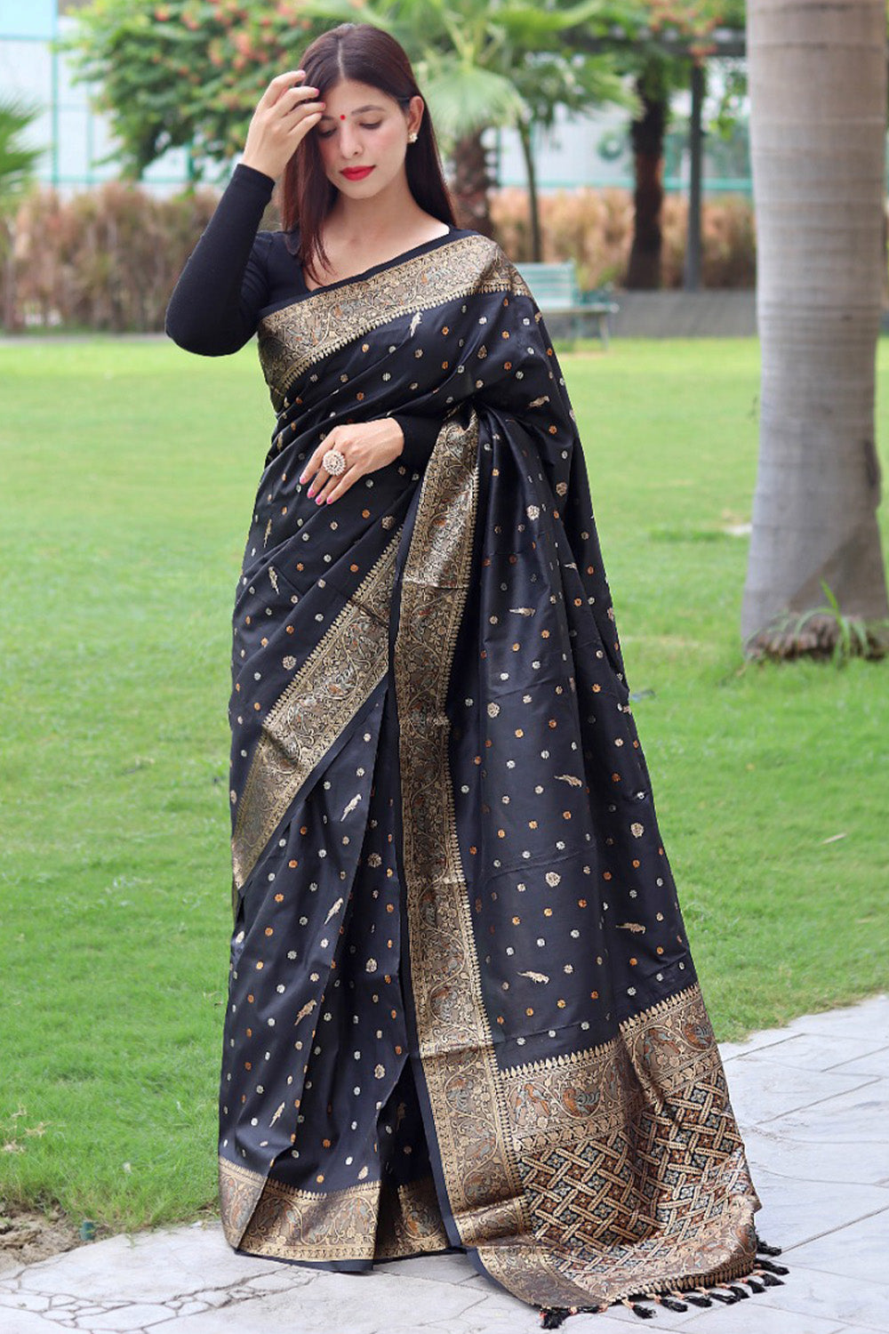 Caviar Black Woven Jamdani Tussar Silk Saree - Urban Womania