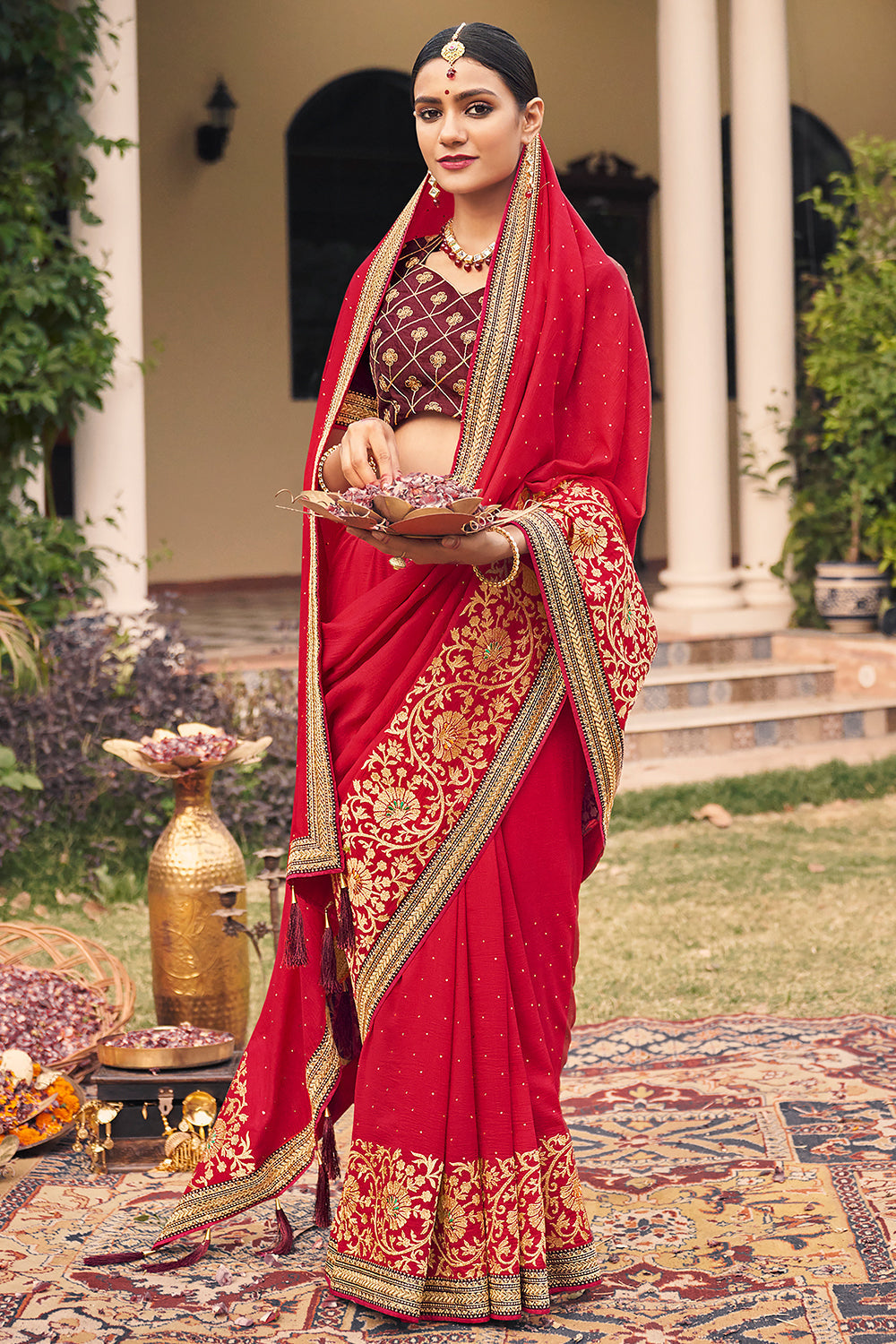 Photo of South Indian bride in red saree with gajra in hair