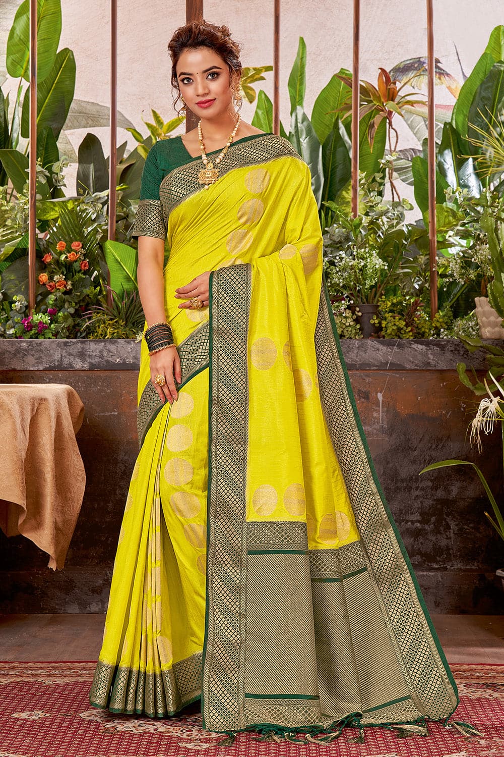 Pattu Sarees: 10 Best Pattu Sarees For Ethnic Look in India in 2024 - The  Economic Times