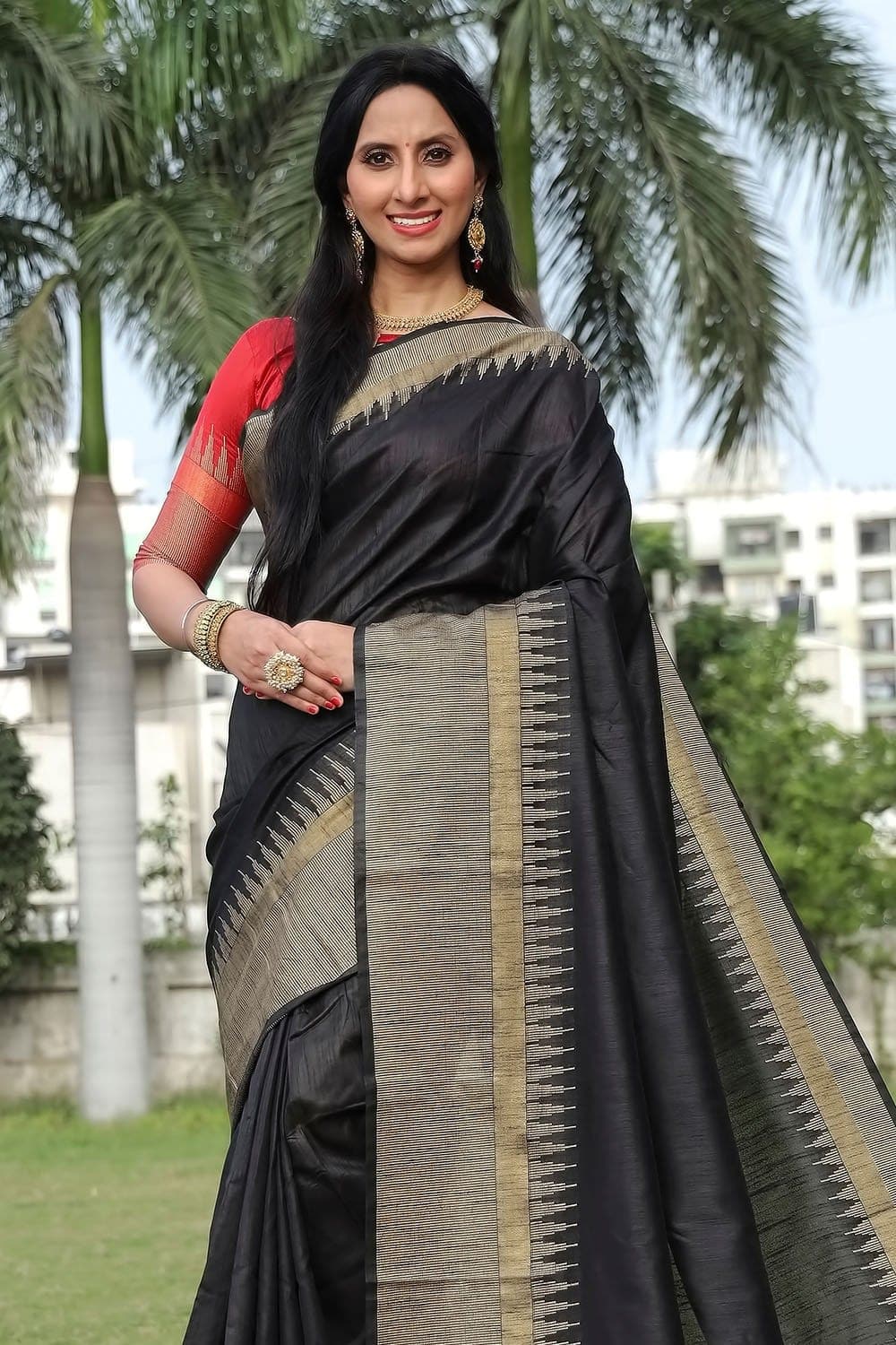 Buy Designer Sarees, Salwar Kameez, Kurtis & Tunic and Lehenga  Choli.Appealing Silk Black Saree